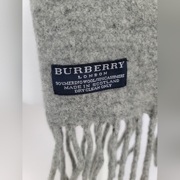 Burberry London scarf - Picture 2 of 4